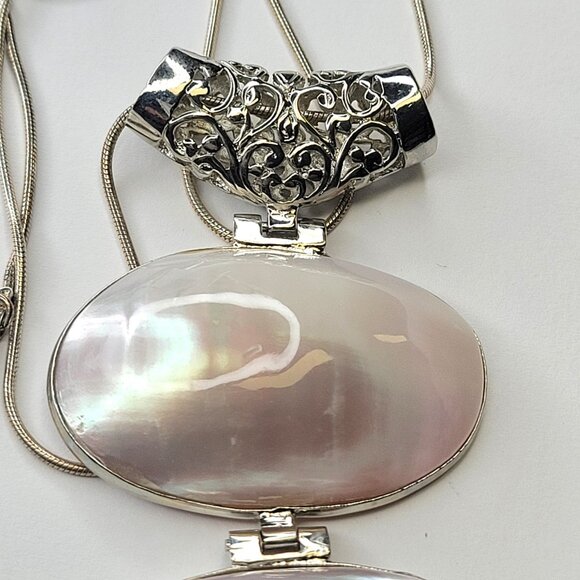 Genuine Mother of Pearl Pendant Necklace - Picture 4 of 16